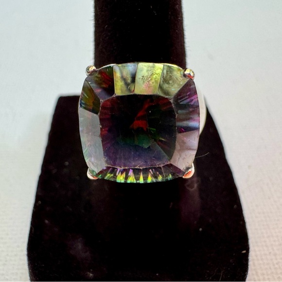 Elegant Multicolor Gemstone Ring - Picture 2 of 5